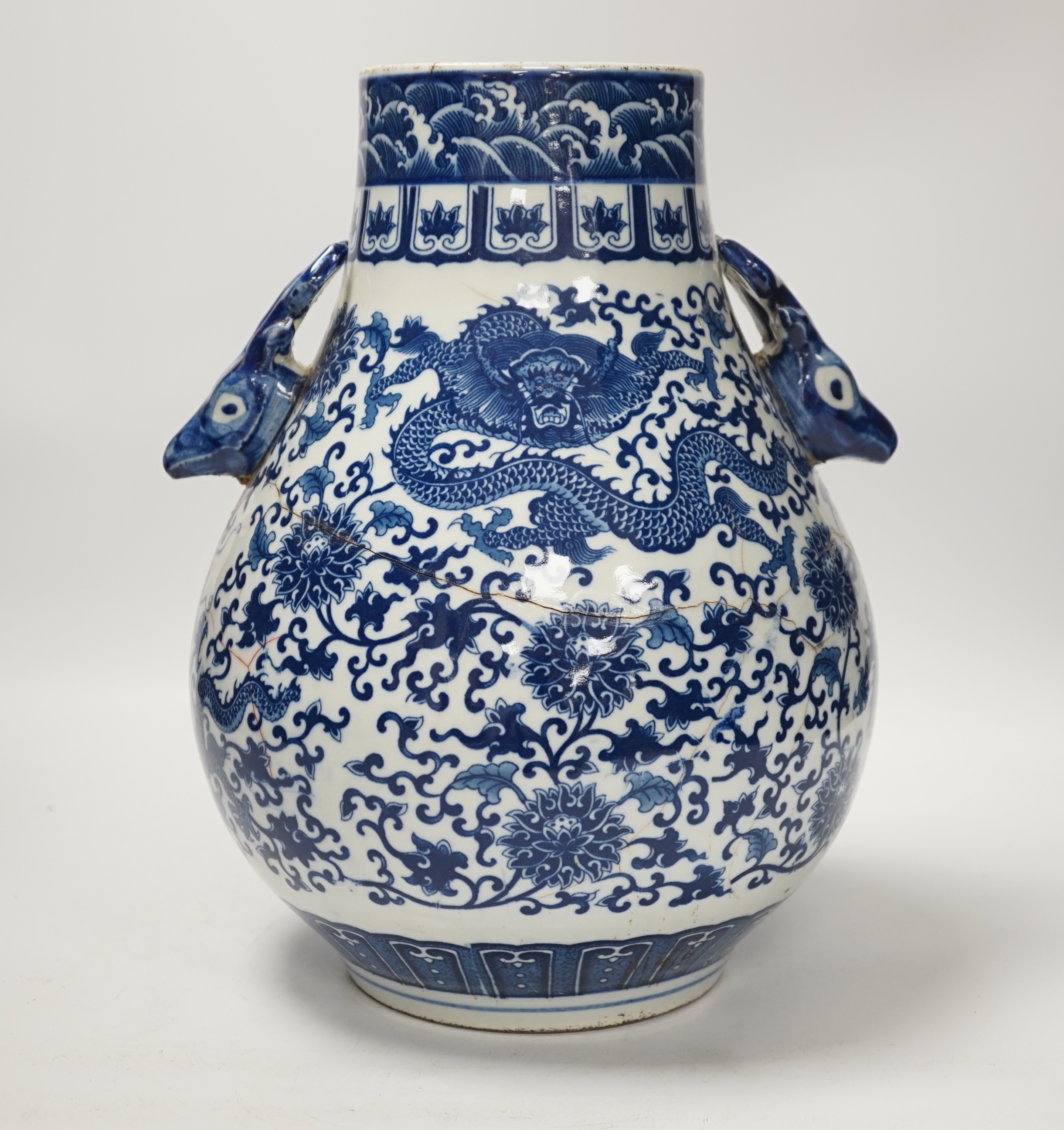 A Chinese blue and white hu vase with deer head handles, 29.5cm